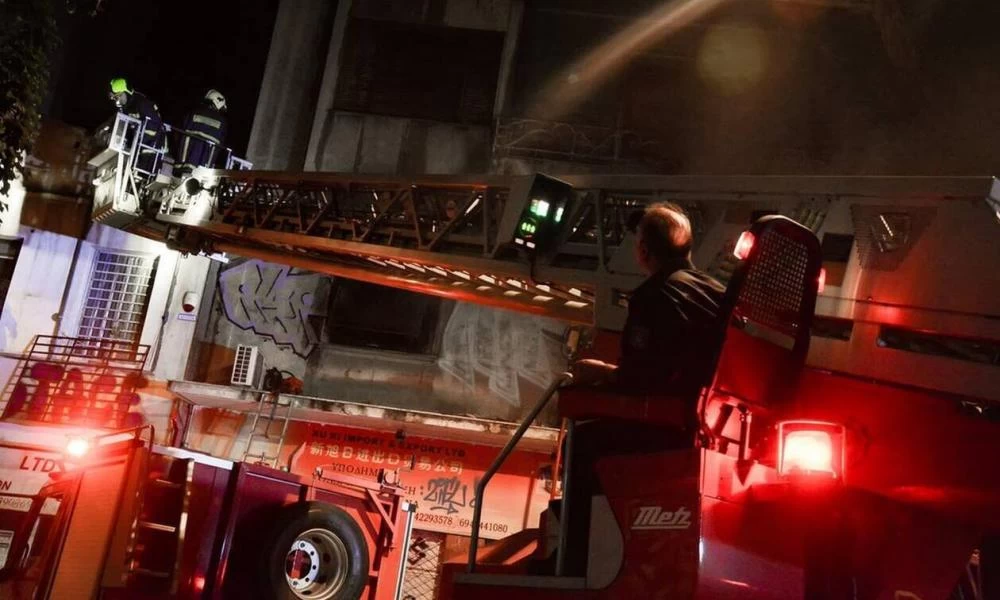Ηράκλειο: Παρανάλωμα του πυρός μάντρα αυτοκινήτων (βίντεο)